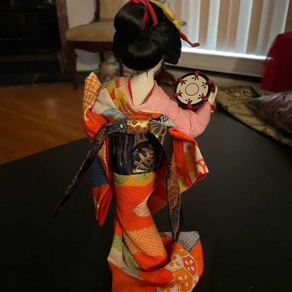 Vintage Geisha Girl in traditional Clothing - Picture 4 of 7